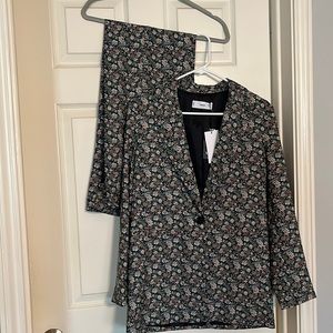 Flower print jacket and pants suit. Never worn. Still has tags.